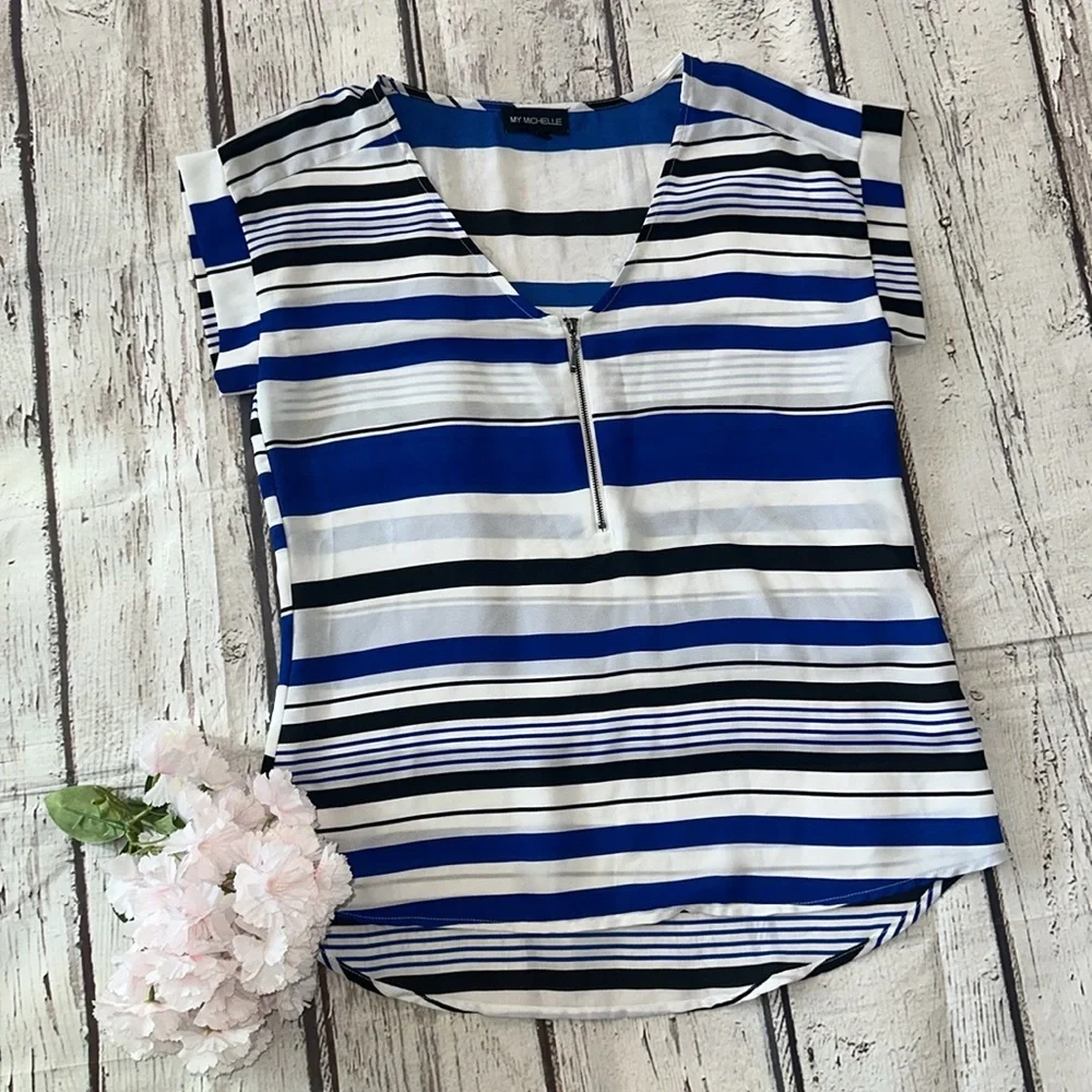 My Michelle Women’s Chiffon Short Sleeve Shirts Zip Neck Blouse Size Medium - Picture 2 of 6